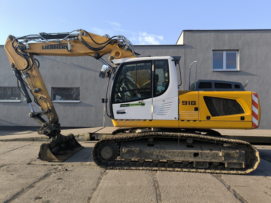 Koparka gąsienicowa Liebherr R918, widok z boku, z wyciągniętym ramieniem i łyżką kopiącą